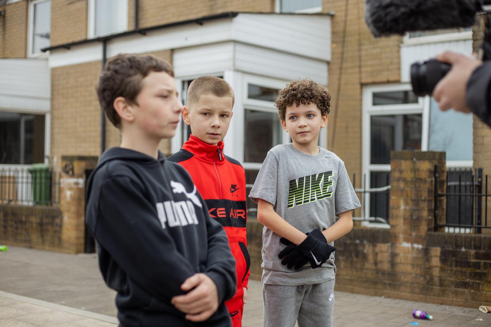 Children experiencing immersive content
